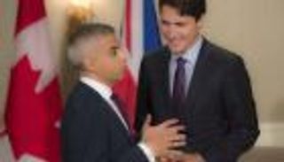 بالصور.. صادق خان: ترامب يخدم داعش بموقفه من المسلمين