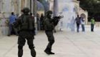 مقتل شاب فلسطيني برصاص الإحتلال خلال مداهمة منزله قرب الخليل