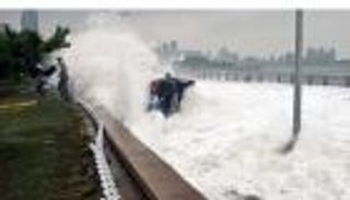 16 قتيلا وإجلاء 230 ألفا في الصين جراء إعصار "ميرانتي"