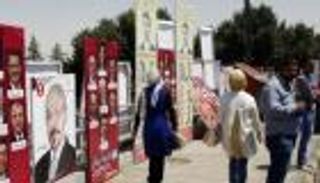 بالصور.. موجة سخرية تضرب الشعارات الانتخابية بالأردن