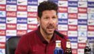 سيميوني: تمديد عقدي مع أتلتيكو مدريد وارد رغم تقليصه