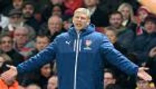 فينجر يحتفل بـ 20 عاماً في تدريب أرسنال بالتأخير 4 ساعات 