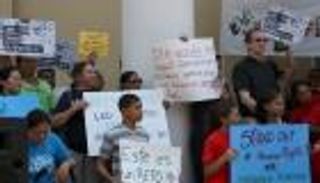 بالصور.. مسيرة تطالب أوباما بحماية المهاجرين غير الشرعيين