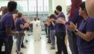 الإمارات أول دولة في الشرق الأوسط توفر "آي فون 7"