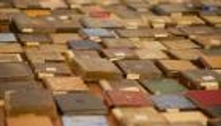 مخطوطات جديدة نفيسة من حاكم الشارقة إلى الجامعة القاسمية