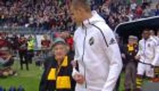 فيديو.. ناد سويدي يكرم أعضاءه القدامي بتكليفهم بمهمة الأطفال