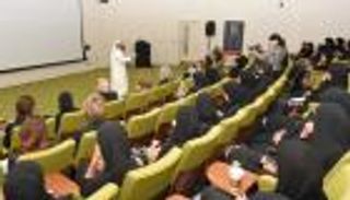 سلطان سعود القاسمي يحاضر عن الفن التشكيلي العربي