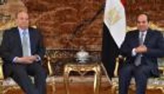 السيسي لهادي : مصر تقف مع الحكومة الشرعية في اليمن 