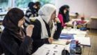 طالبة مسلمة تنتصر في معركة الحجاب بإسبانيا