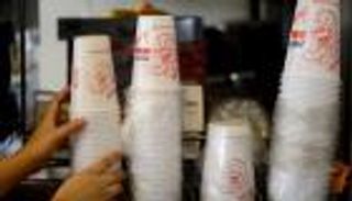 فرنسا أول بلد أوروبي يمنع استخدام البلاستيك في المنزل