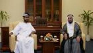 حاكم الشارقة يلتقي شعراء من سلطنة عمان