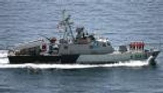 إيران تضم قطعتين بحریتین محليتي الصنع لقوات الحرس الثوری