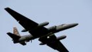 مقتل طيار وجرح آخر في سقوط طائرة تجسس أمريكية