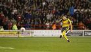 بيريز يفتتح التسجيل مع أرسنال بهدفين في 11 دقيقة