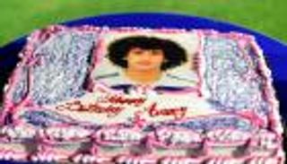 عموري يتمنى الخير للجميع في احتفاله بعيد ميلاده