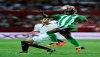 إشبيلية يفوز في ديربي الأندلس ويبعد برشلونة عن وصافة الليجا