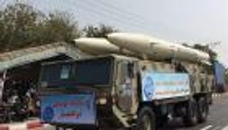 بالصور.. إيران تواصل تحدي العالم وتكشف عن صواريخ محلية جديدة