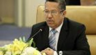 رئيس وزراء اليمن: نقل البنك المركزي لتفادي انهيار الاقتصاد