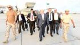 الحكومة اليمنية تصل إلى عدن لممارسة مهامها