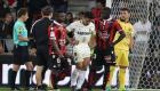 إصابة في الرأس تبقي فالكاو بالمستشفى