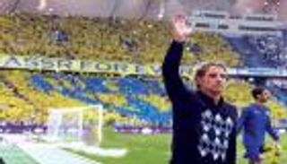 الهلال السعودي يقترب من التعاقد مع مدرب النصر السابق