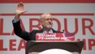 بالصور.. كوربين يحبط "الانقلاب" ويدفع "العمال" البريطاني إلى اليسار 