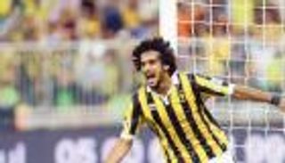 مهاجم اتحاد جدة يدشن غلاف "فيفا 2017"