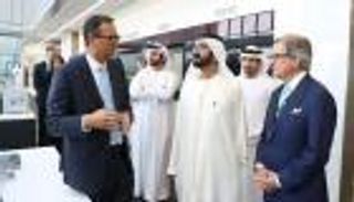 محمد بن راشد يزور المقر الإقليمي لشركة بلومبرغ العالمية 