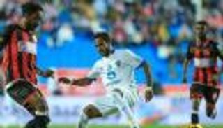 ثنائية كاربونية للعابد في 5 دقائق تقود الهلال لتخطي الرائد