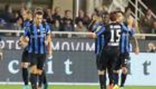 أتلانتا يبتعد عن قاع الدوري الإيطالي بثلاثية في كروتوني