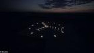 14 شاحنة لبناء أكبر ساعة في العالم