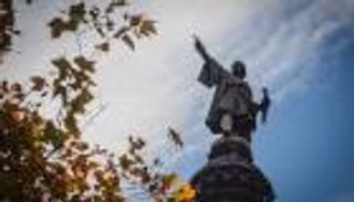  تمثال "كولومبوس" في برشلونة .. دعوات لتحطيم رمز الإبادة