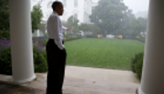 بالصور.. أوباما مرحاً وعاشقاً ورياضياً