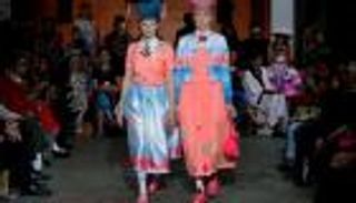 الهندي "أرورا" يعرض مجموعة زاهية الألوان بأسبوع باريس