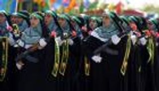 "تجنيد النساء".. الحوثي على خطى إيران