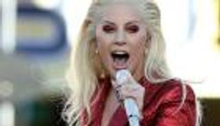 ليدي جاجا تغني في "سوبر بول" 2017