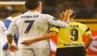 هاتف لاعب دورتموند يكشف عشقه لرونالدو