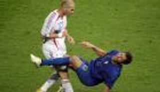 حارس الأهلي ليس الأول.. أشهر 10 نطحات في كرة القدم