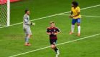 كروس يحتفل بعام 2017 بمعايرة البرازيل.. ومارسيلو يرد