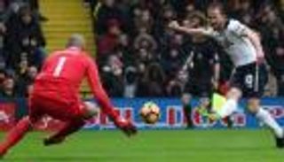 كين يحتفل بمئويته بهدفين في 6 دقائق ومعادلة رقم هنري