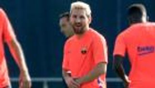 ميسي يعود لتدريبات برشلونة وترقب حول موقفه من التجديد