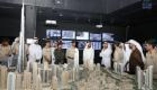 محمد بن راشد يتفقد غرفة عمليات احتفالات رأس السنة منطقة برج خليفة