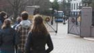 بالصور.. الروس "المطرودون" يغادرون أمريكا