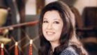 المخرج هاني لاشين يكشف لـ"العين" كواليس عودة نجاة بـ"كل الكلام"