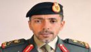 أحمد بن طحنون يشهد تخريج الدفعة الثانية من متطوعي الخدمة الوطنية