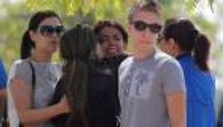 أهالي ضحايا الطائرة الفرنسيين يصلون القاهرة لتسلم رفات ذويهم