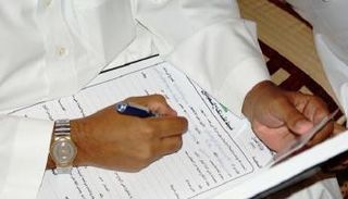 السعودية تفتح المحاكم مساءً لتزويج من لا ولي لها‎