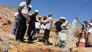 ضخ تجريبي لبئر مائية جديدة في المكلا