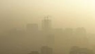 بالصور.. الصين تستمر في إطلاق "الأحمر" بسبب الضباب