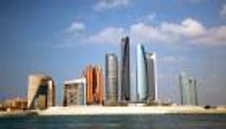 الإمارات الأولى عربيا والسابعة عالميا في رواتب الوافدين